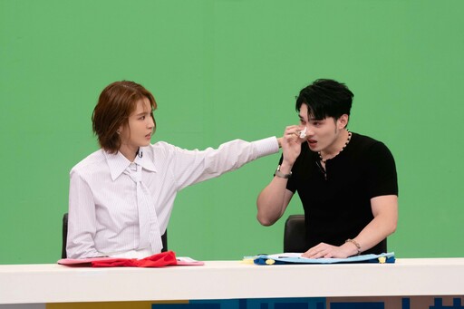 曾沛慈和黃偉晉主持娛樂百分百最後一集 真情流露淚灑攝影棚