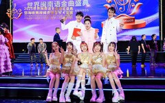 演藝圈暖心之舉！白冰冰宣布「佣金減半」親解約 子弟兵樂喊「我愛妳」