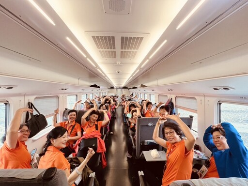 臺東縣政府帶長者解鎖追星夢!親臨沈文程演唱會現場圓青春記憶