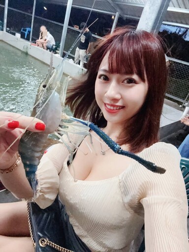 網紅柯莉絲汀釣蝦照曝光 釣蝦釣到一堆粉絲