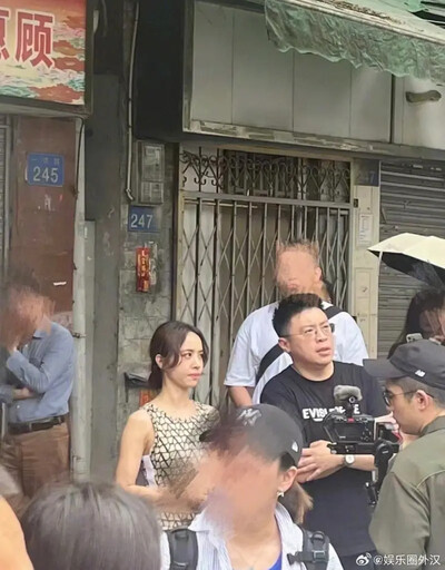 歌迷驚：髮際線認真的嗎 43歲蔡依林被捕獲