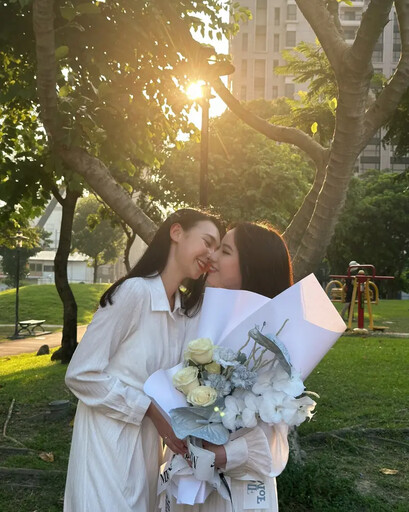 承諾一起變成老奶奶 女女正妹阿卡貝拉結婚