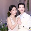 婚禮甜吻愛妻！蕭敬騰送13.33克拉鑽戒告白