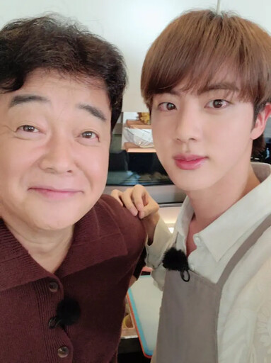 差26歲的至親！BTS Jin、白種元一起打遊戲