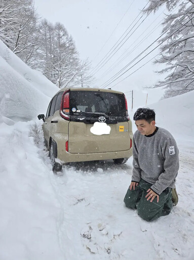 男星雪地自駕撞山壁 史丹利機智化解危機