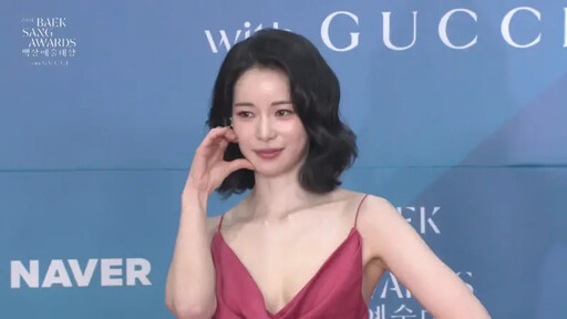 百想紅毯/張娜拉「大爆乳」狂遮險走光