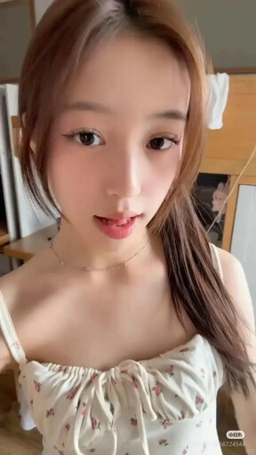 更像爸爸黃有龍!趙薇15歲愛女遭批沒星味