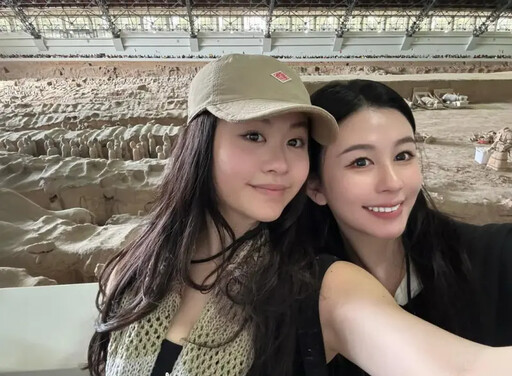 最美星二代!邱淑貞同框2神顏愛女