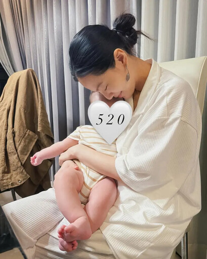 520首曬兒子全身照!曾之喬眼神藏不住愛