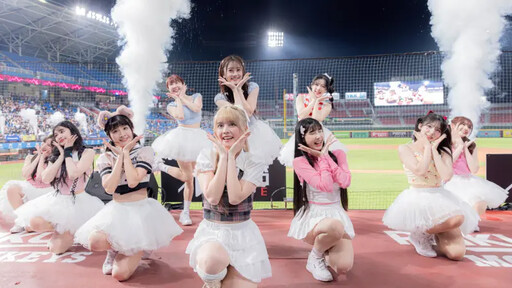 超萌戰袍曝光！樂天女孩「露比醬」掀高潮