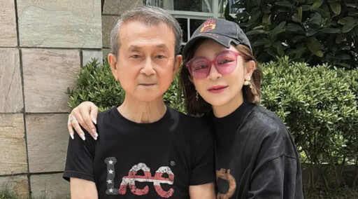 合照狀態不敢相信 端午節王彩樺曬88歲爸爸