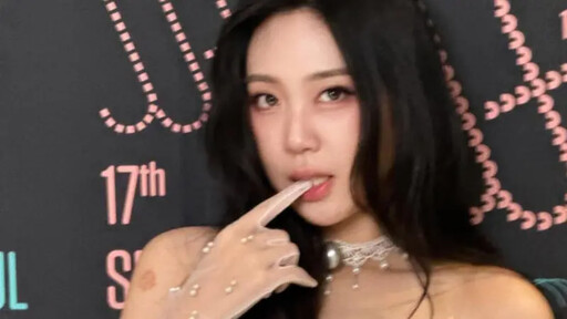 爆乳馬甲辣翻天 李泳知175cm比例超級好