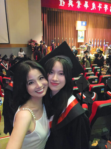 愛女法學院畢業!呂文婉:感覺一眨眼
