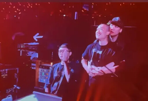 「Coldplay Cam」正紅!連頑童演唱會都跟進