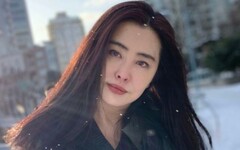 女神買菜被捕捉！王祖賢穿短褲、拖鞋超親民