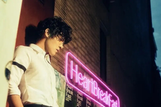 盧廣仲從出道就戴假髮？粉絲敲碗初同款周邊