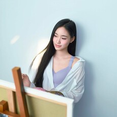 輕盈若雲起，剛柔自成形：城市女子的機能長歌