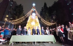 北科大最高12公尺聖誕樹成打卡熱點｜民歌點燈演唱會為聖誕節揭序幕