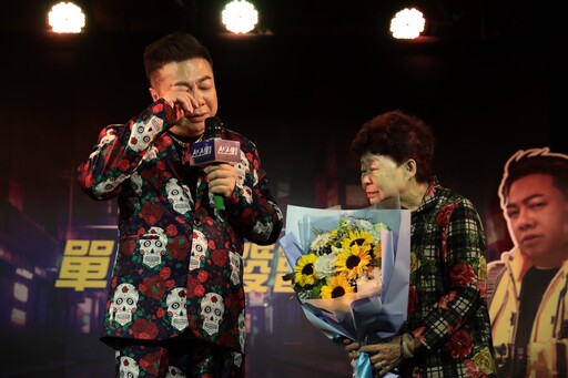 董至成首次挑戰饒舌歌唱跳丨鋼鐵級粉絲86歲董媽媽驚喜現身，為愛子站台