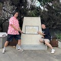 「金鐘得主」張啟樂、「電玩女神」陸子玄澎湖出外景丨突破禁區「看你老墓」竟「意外中頭獎」