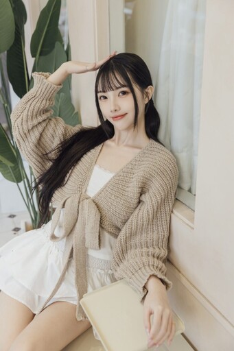 IG女神「貓系少女」敏綺Miki丨首本實體寫真 520 震撼登場