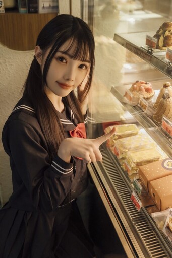 IG女神「貓系少女」敏綺Miki丨首本實體寫真 520 震撼登場
