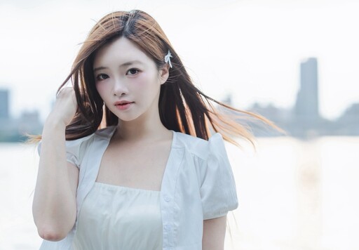 紀念已逝「阿公、阿嬤」啦啦隊女神 曲羿(曲曲)丨520 推出首支台語單曲「風起的時」