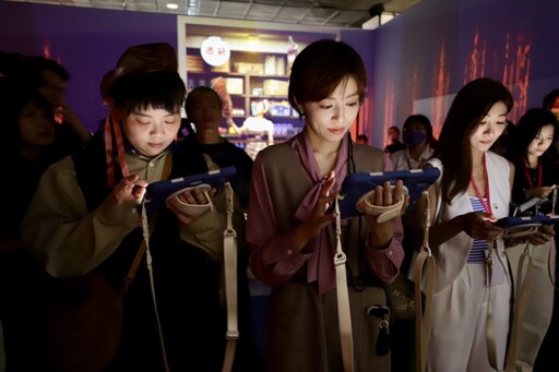 國家記憶「潮」起來！王瞳、宮美樂化身文青時空旅人！驚呼國家檔案館：「原來歷史可以這麼好玩！」