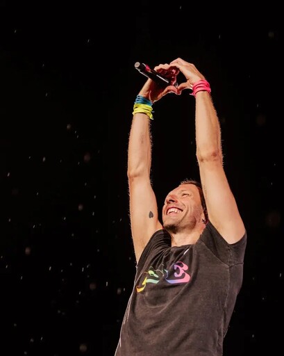 Coldplay高雄演唱會創新紀錄 近8.7萬人次再破紀錄 克里斯馬汀還幫遊客拍照