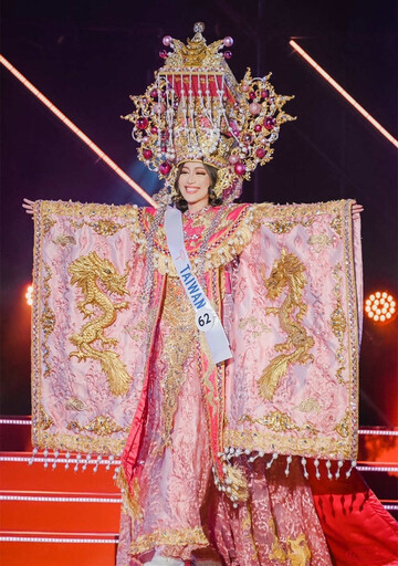 王韻雅穿「媽祖禮服」登國際小姐舞台 與70國佳麗爭艷
