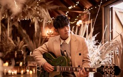 周杰倫無預警釋出新歌〈聖誕星 Christmas Star〉MV，找來「老搭檔」合唱入鏡！