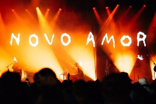 邀吉他手Yvette Young跨刀新曲——英國民謠才子Novo Amor來台前短訪