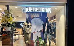 True Religion 美式工裝風潮力覺醒，街頭時尚穿出丹寧新態度