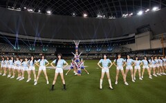 台鋼雄鷹啦啦隊「Wing Stars」攜南韓雙姝及童隊 霸氣登場大巨蛋