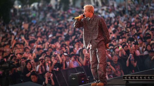 周湯豪赴One Love Festival演出 網友們驚呼:「我的偶像跟我的偶像們在一起看我的偶像!」