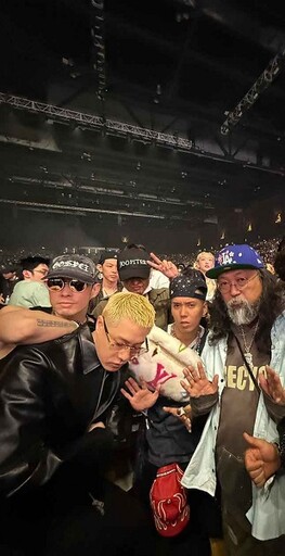 周湯豪赴One Love Festival演出 網友們驚呼:「我的偶像跟我的偶像們在一起看我的偶像!」