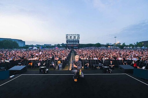 周湯豪赴One Love Festival演出 網友們驚呼:「我的偶像跟我的偶像們在一起看我的偶像!」