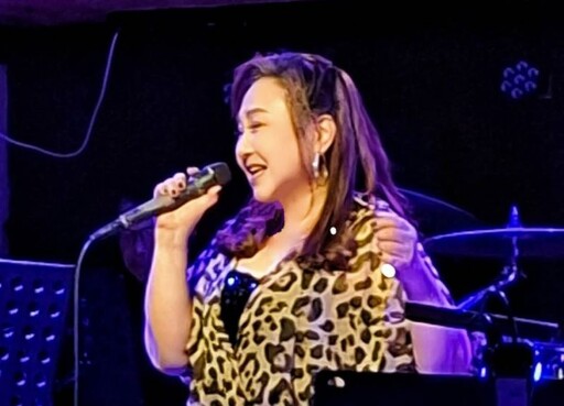 學霸歌手此生首次進夜店? 鄭怡人生解鎖Pub演唱獻高雄