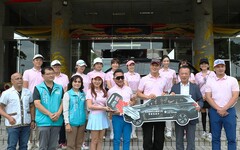 中華演藝人高爾夫協會揮桿傳愛 捐贈阿里山醫療巡迴車提升服務品質