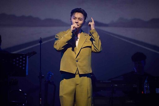 歡度母親節!許富凱挑戰茄子蛋名曲最高吶喊處飆破音 自嘲:在這個破人生裡,一個破音算什麼呢!