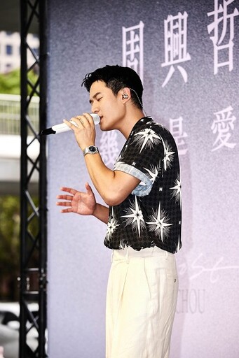 周興哲臺北簽唱人潮炸裂 巨型蛋糕提前慶生超感人