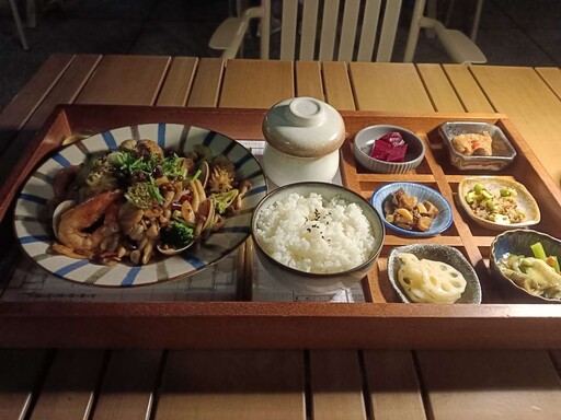 副刊/好好吃飯、好好睡覺、等待值得等待的事