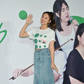 活動大使吳映潔擔任蒙眼化妝師 傻傻分不清上下嘴唇 體會視障女性不易