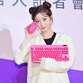 李珠珢化身「電競妖精」 嬌嗔台語「甘阿餒」