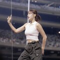 「大叔」河智媛拍MV慘摔 包紮完仍敬業甜笑上場應援