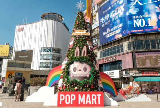 POP MART首度進駐樂購町！ 8米LABUBU聖誕樹、糖果色萌粒小屋齊登場