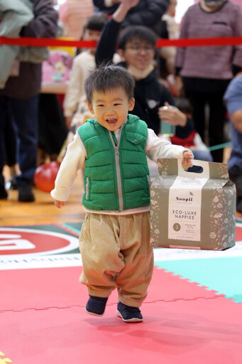 全台最大逾千人聖誕寶寶運動會熱鬧登場！ 聖誕萌娃齊競技、麋鹿戰隊紅毯走秀超吸睛