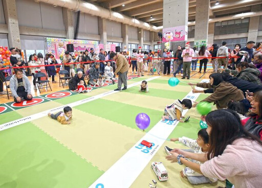 全台最大逾千人聖誕寶寶運動會熱鬧登場！ 聖誕萌娃齊競技、麋鹿戰隊紅毯走秀超吸睛