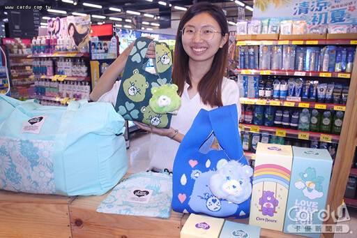 家樂福再瘋Care Bears 康是美找小新跨海相挺