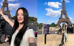 Jisoo攜「新歡」現身巴黎！還在艾菲爾鐵塔前留下超甜蜜合影！